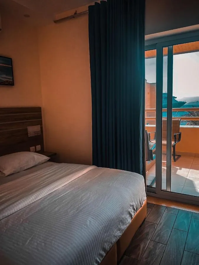 La Riva Hotel アカバ