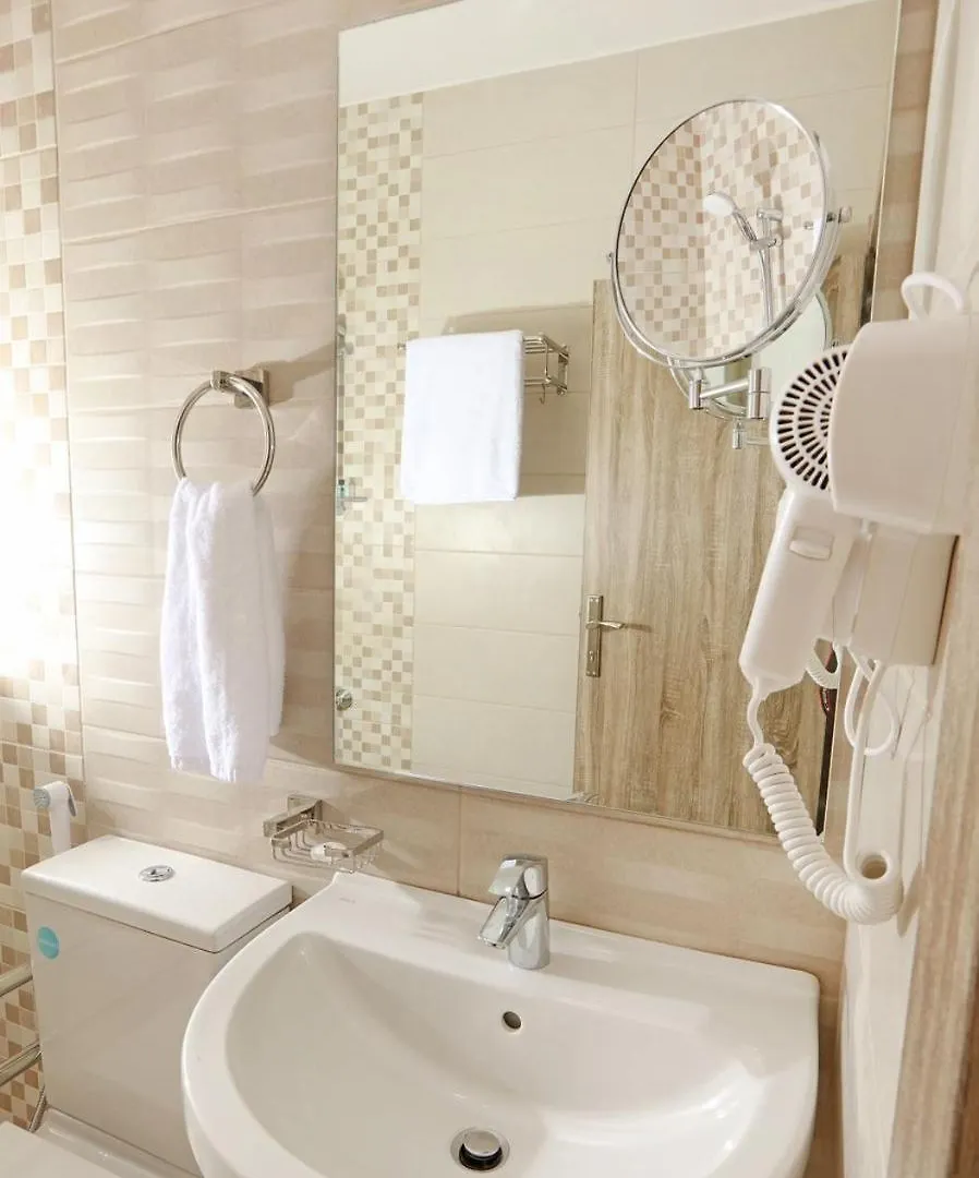 La Riva Hotel アカバ